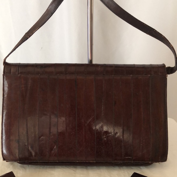 Vintage brown genuine eel skin purse. Comes w/ a lipstick holder & mini wallet. - Picture 7 of 16